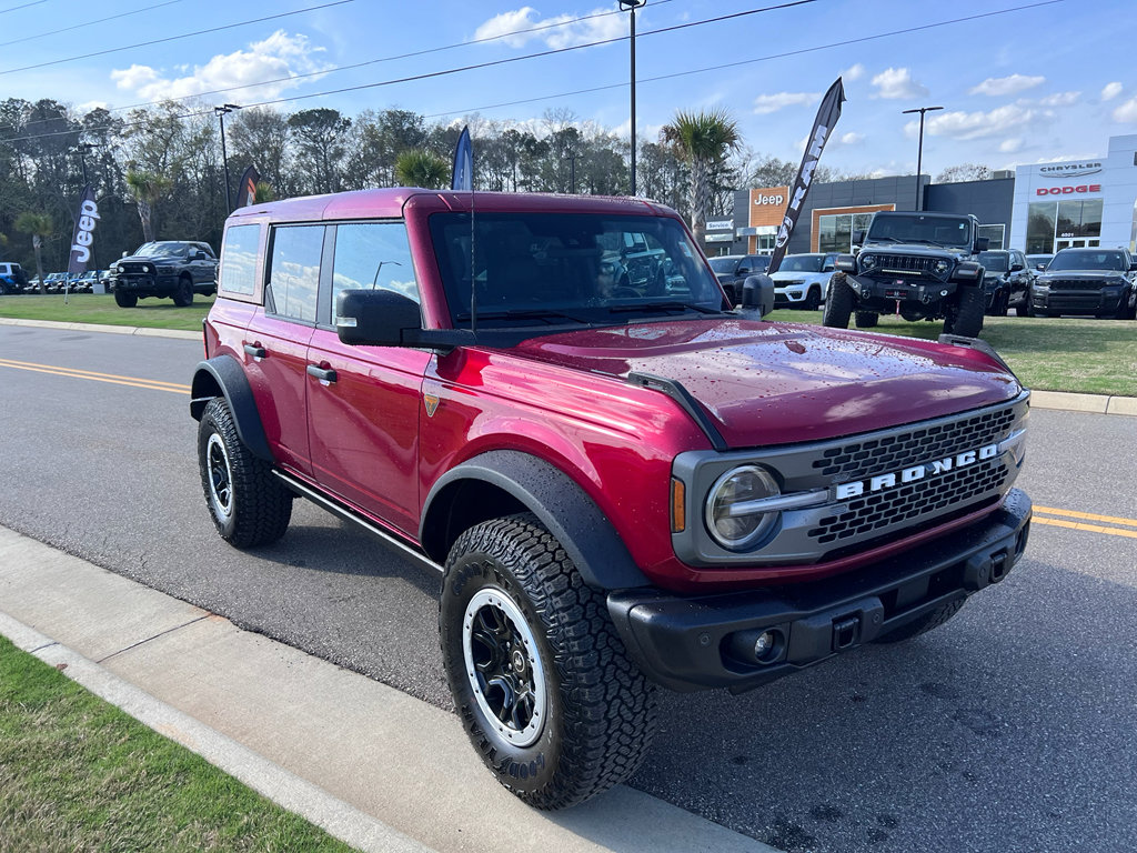 Used 2025 Ford Bronco Badlands image 1
