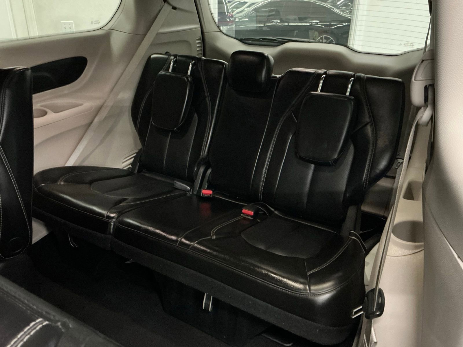 Used 2023 Chrysler Pacifica Touring-L image 22