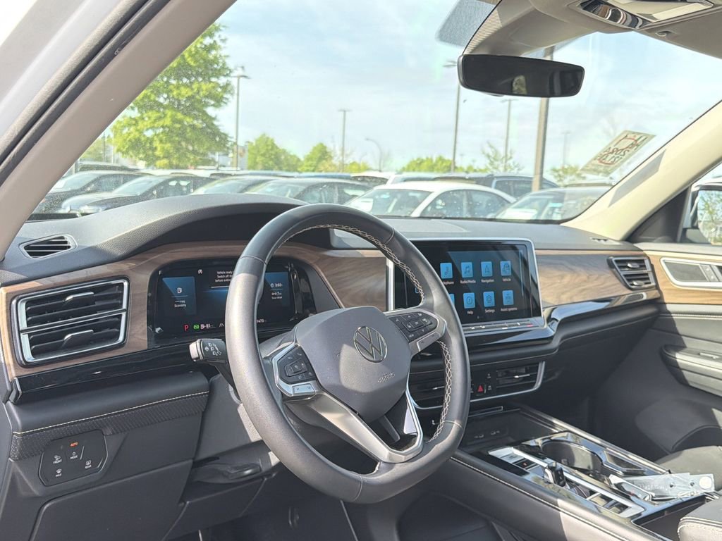 Used 2024 Volkswagen Atlas SE AWD/4WD image 9