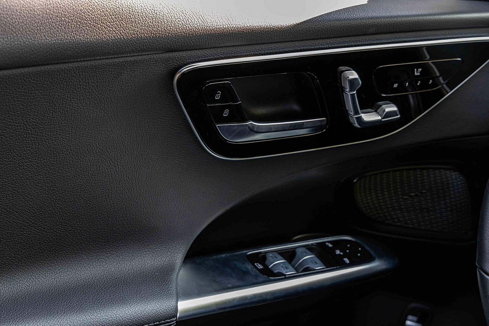 Used 2025 Mercedes-Benz C 300 4MATIC Sedan image 13