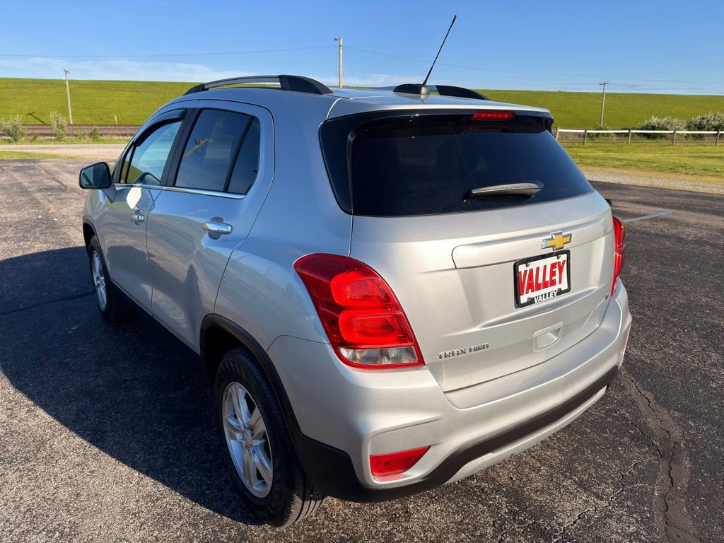 Used 2020 Chevrolet Trax LT w/ LT Convenience Package AWD/4WD image 11