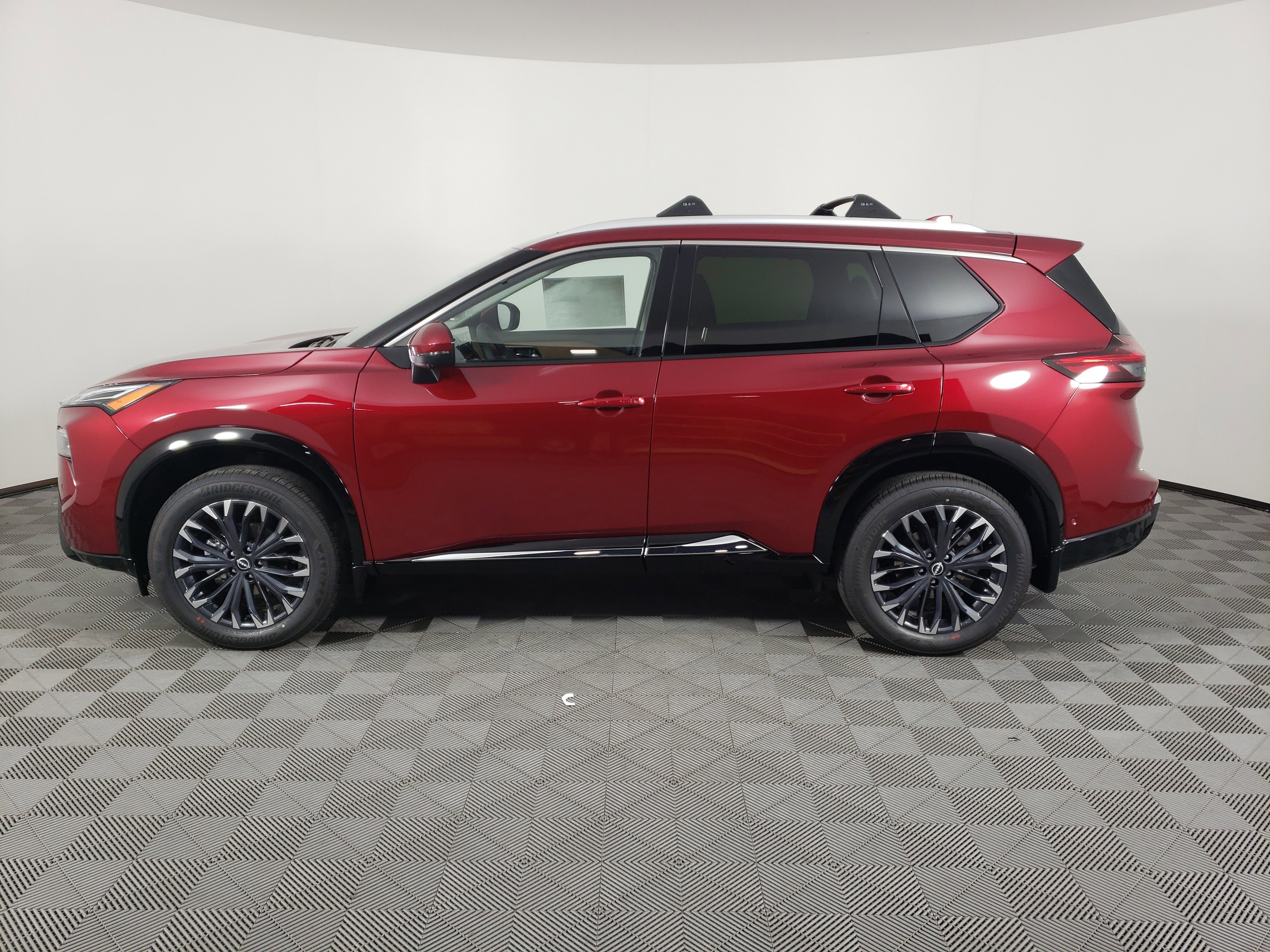 New 2026 Nissan Rogue Platinum image 3