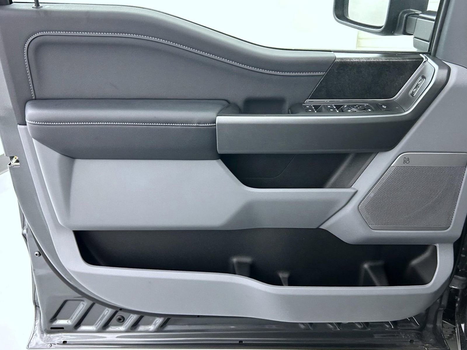 New 2026 Ford F250 XLT w/ XLT Premium Package image 9