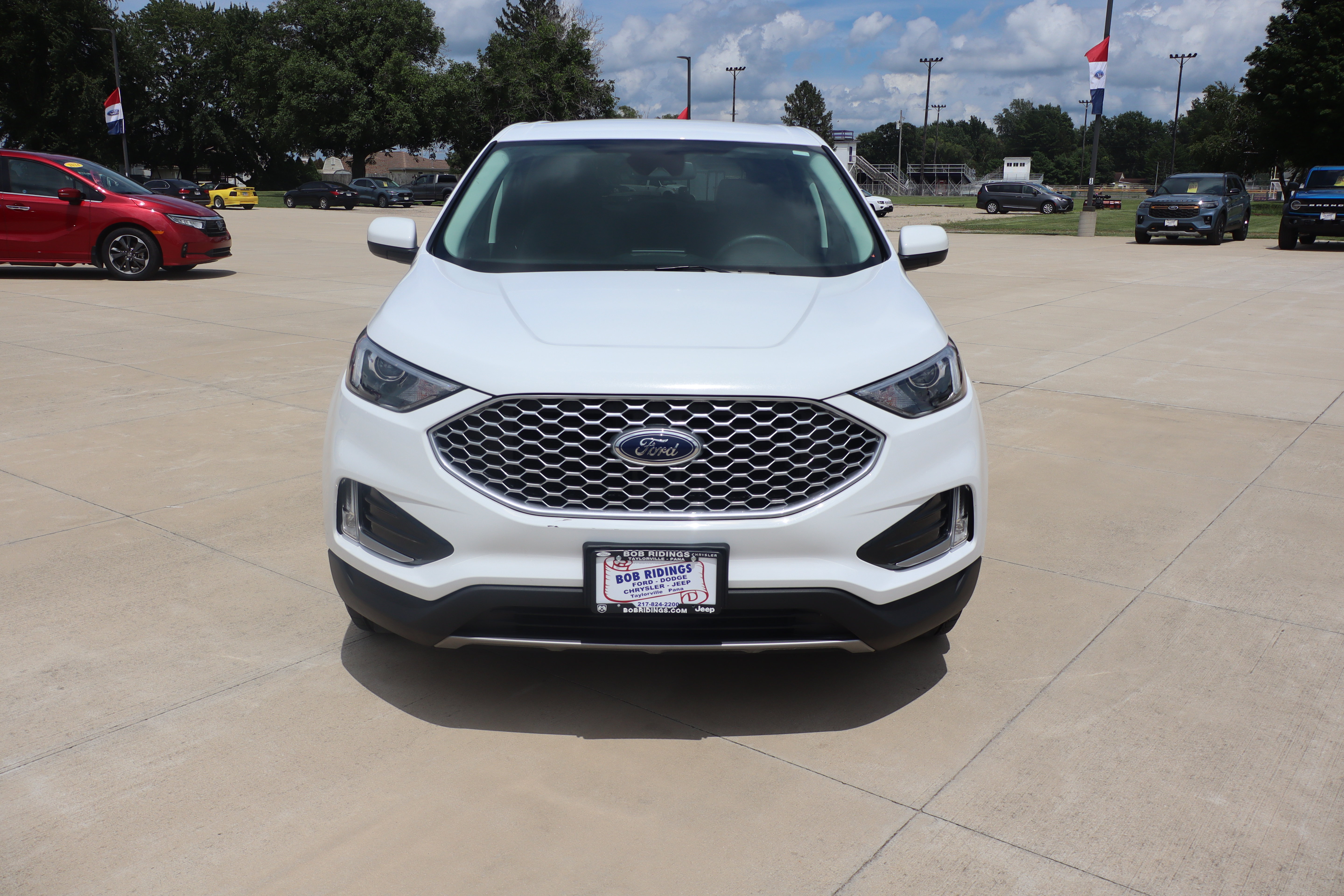 Used 2024 Ford Edge SEL w/ Convenience Package AWD/4WD image 3