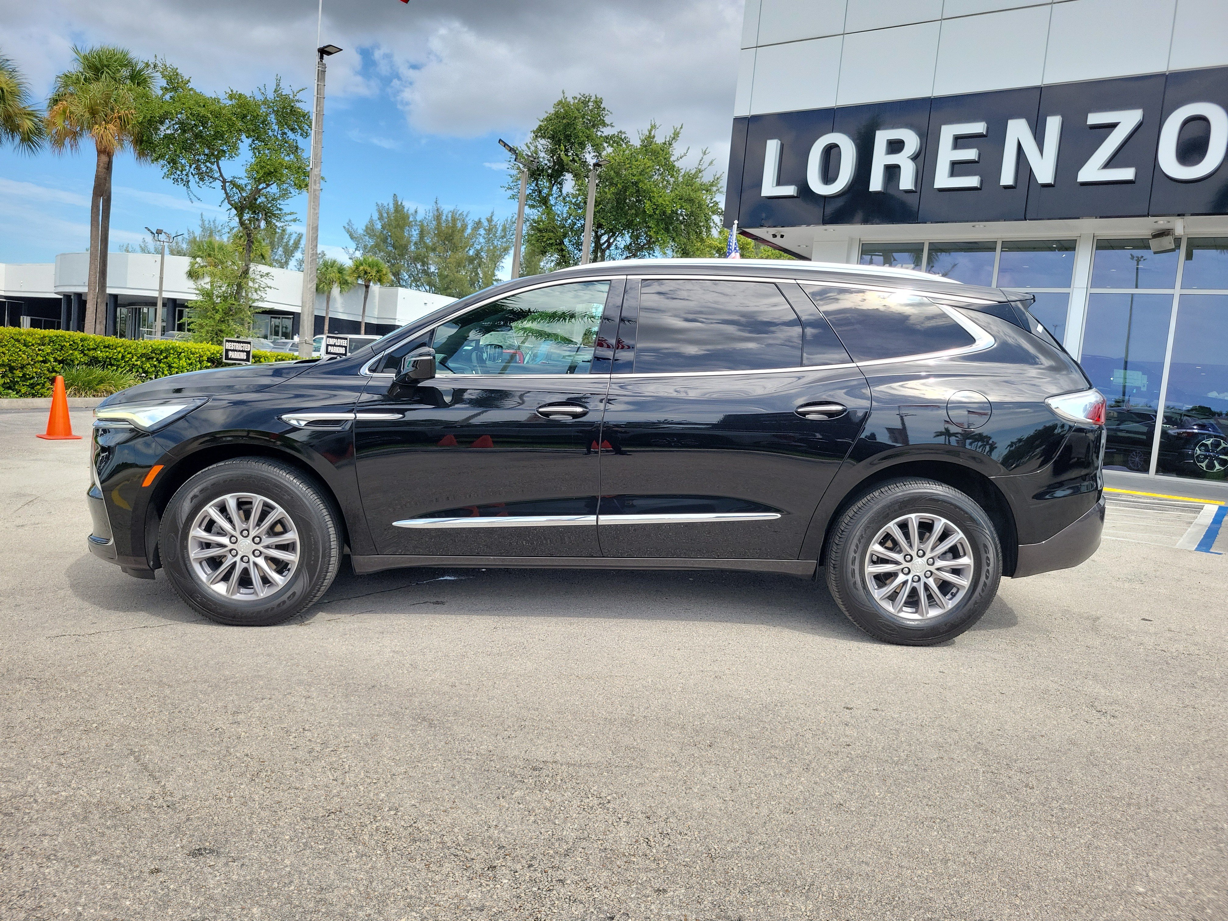 Used 2022 Buick Enclave Essence FWD image 8