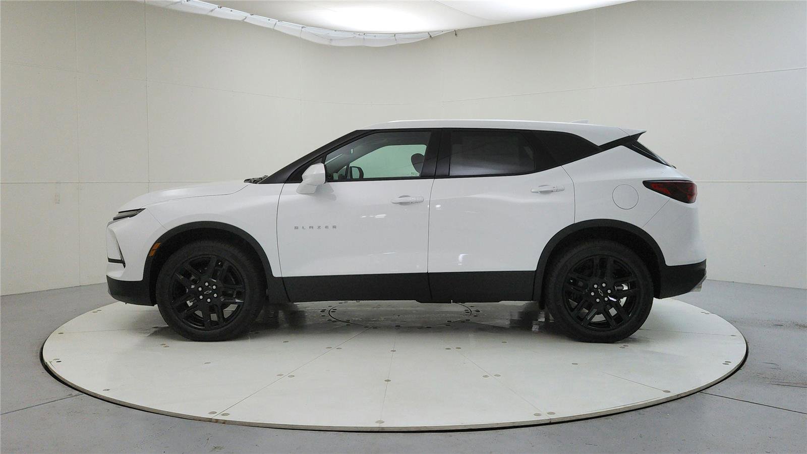 Used 2025 Chevrolet Blazer LT image 4