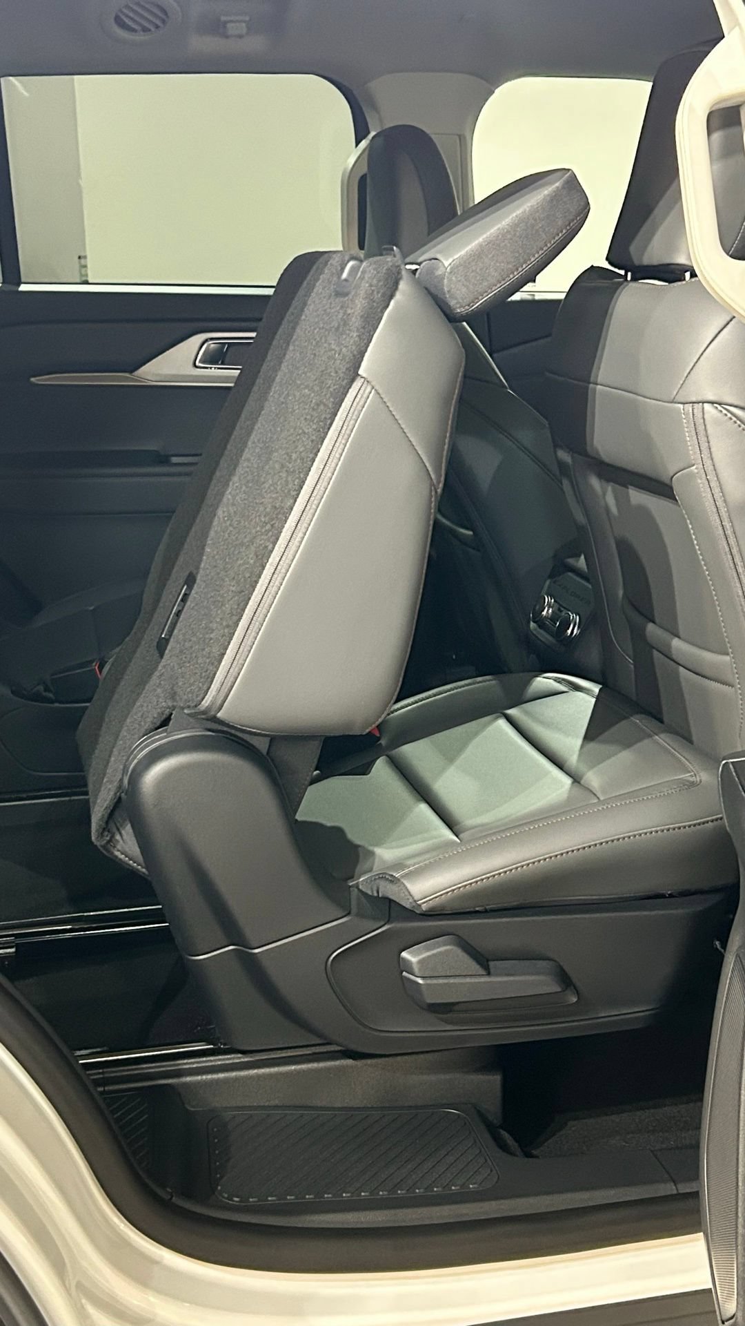 New 2026 Ford Explorer Active w/ Active Comfort Package AWD/4WD image 69