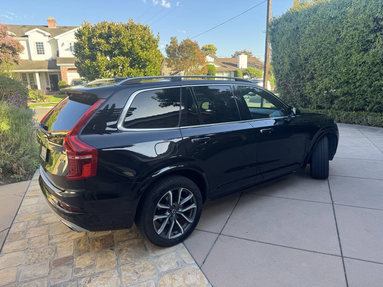 Used 2017 Volvo XC90 T6 Momentum w/ Vision Package AWD/4WD image 6