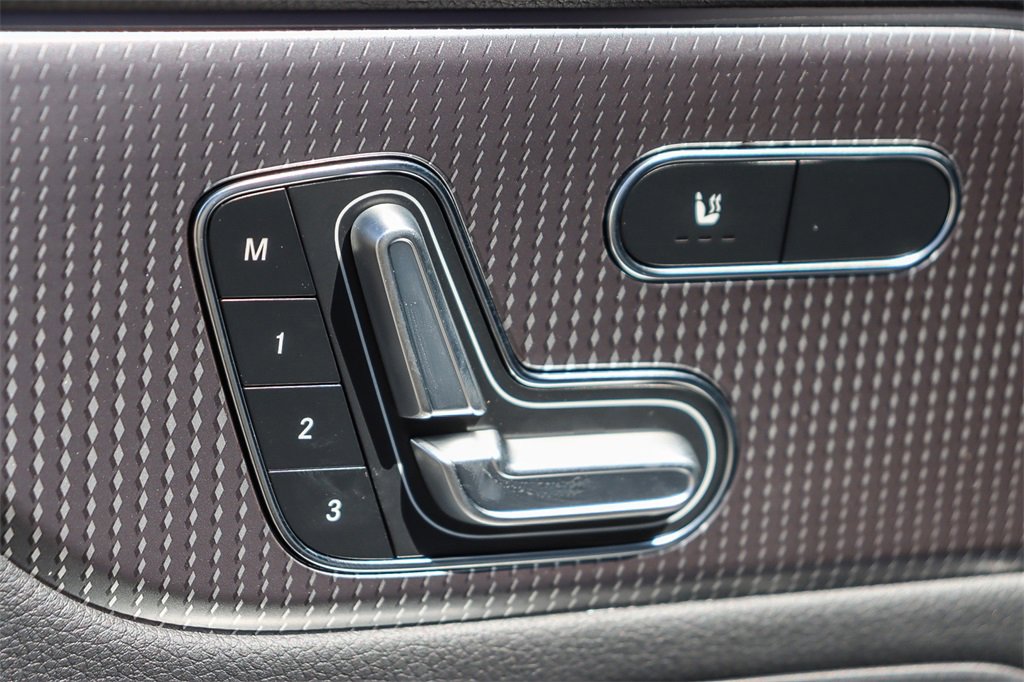 Used 2023 Mercedes-Benz EQB 300 4MATIC image 21