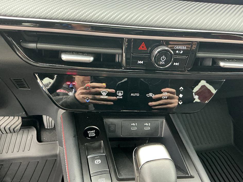 Used 2025 Nissan Kicks SR w/ SR Premium Package image 19