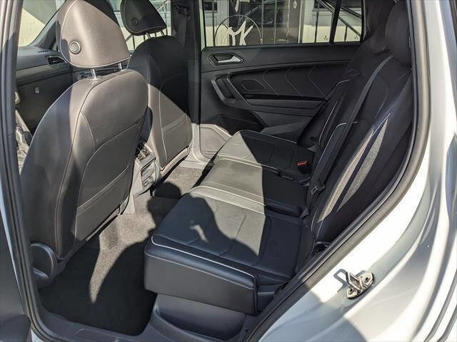 Used 2022 Volkswagen Tiguan SEL R-Line AWD/4WD image 12