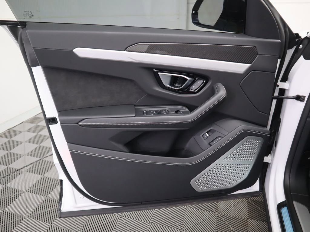 Used 2022 Lamborghini Urus image 25