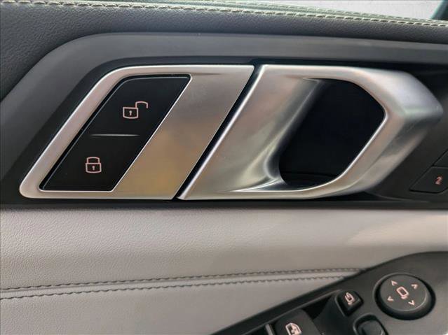 Used 2025 BMW X5 xDrive50e w/ M Sport Package image 11