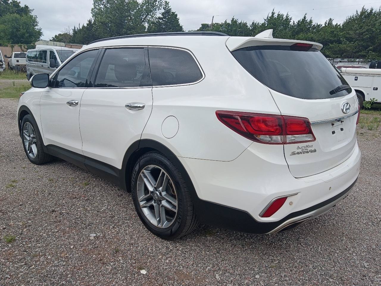 Used 2017 Hyundai Santa Fe FWD image 7