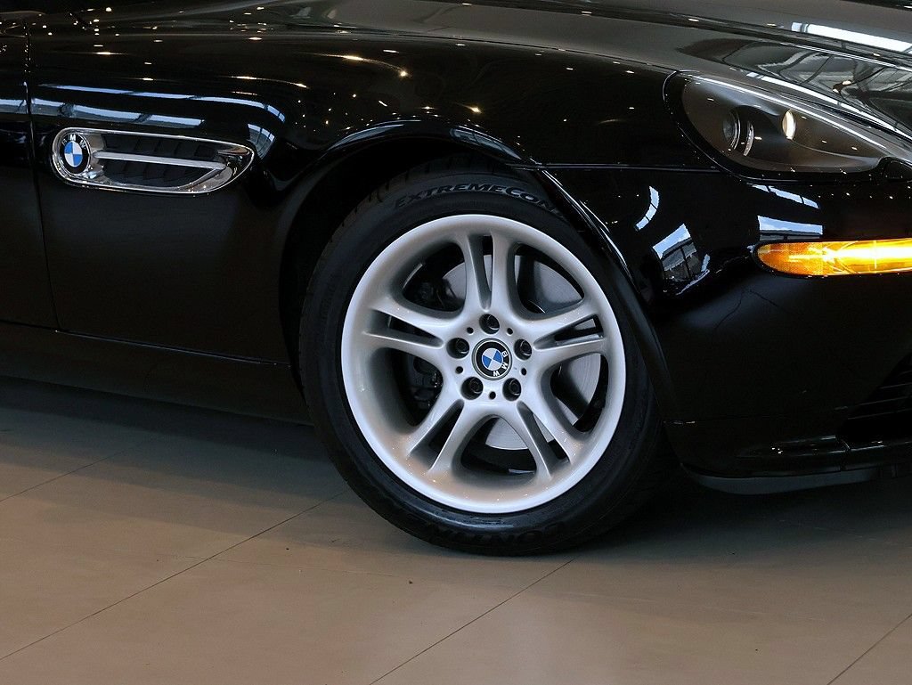 Used 2001 BMW Z8 RWD image 9