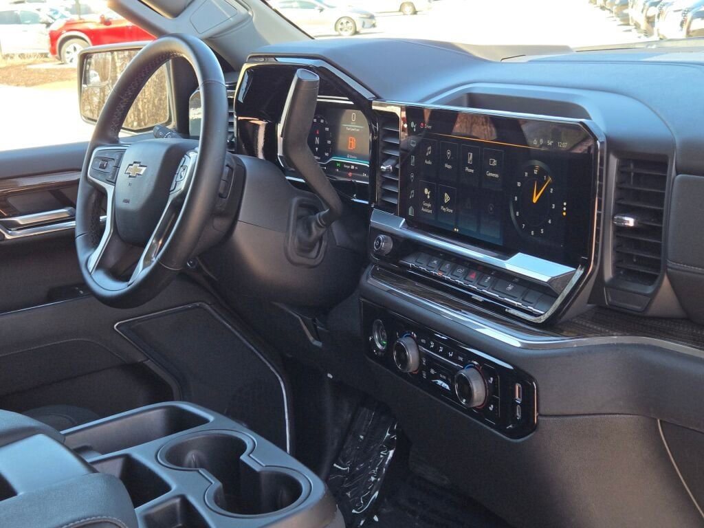 Used 2024 Chevrolet Silverado 1500 LT image 8