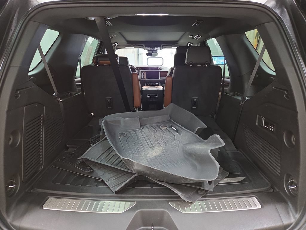 Used 2023 GMC Yukon Denali Ultimate w/ LPO, Floor Liner Package AWD/4WD image 9