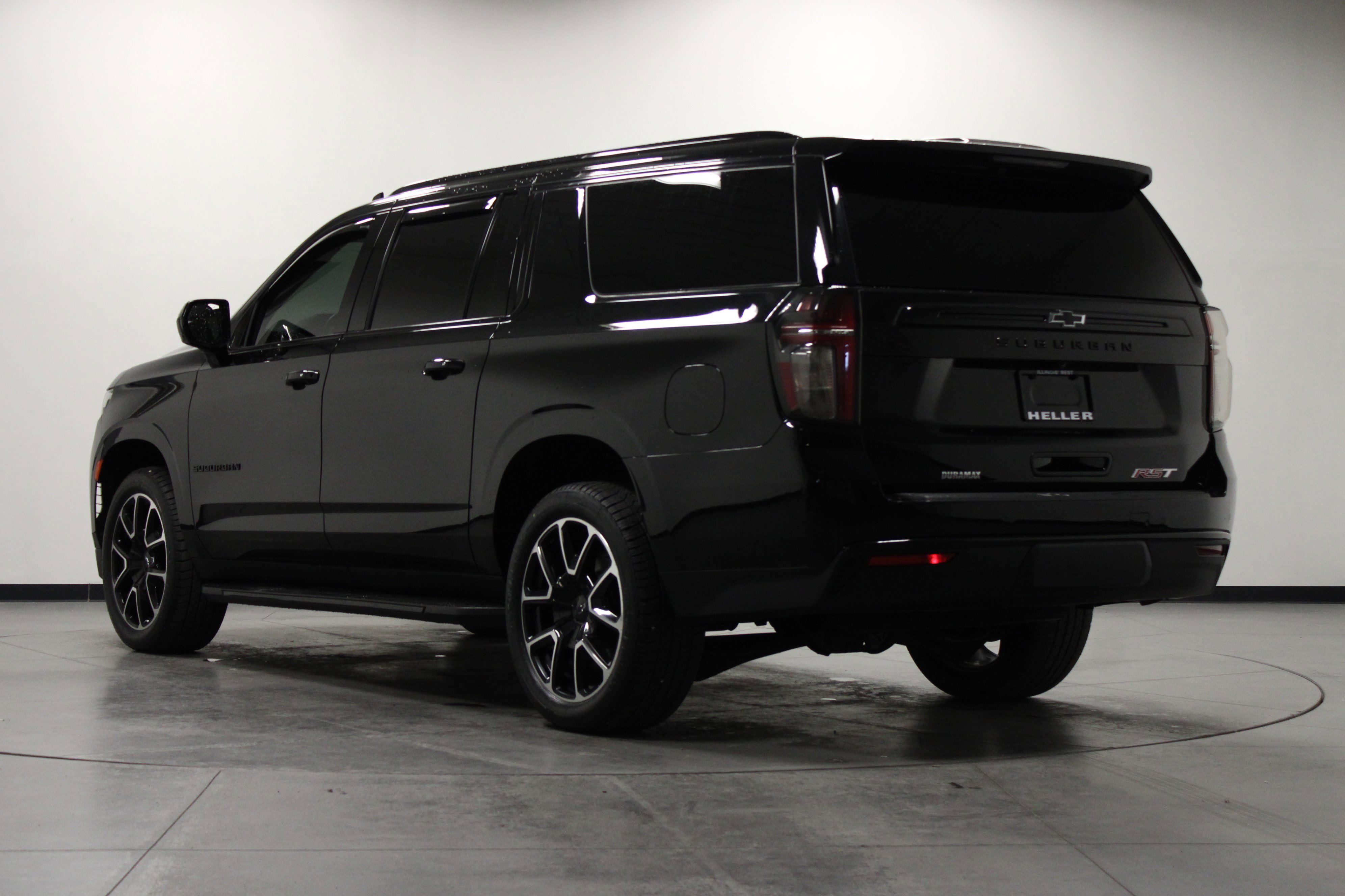 Used 2023 Chevrolet Suburban RST AWD/4WD image 6