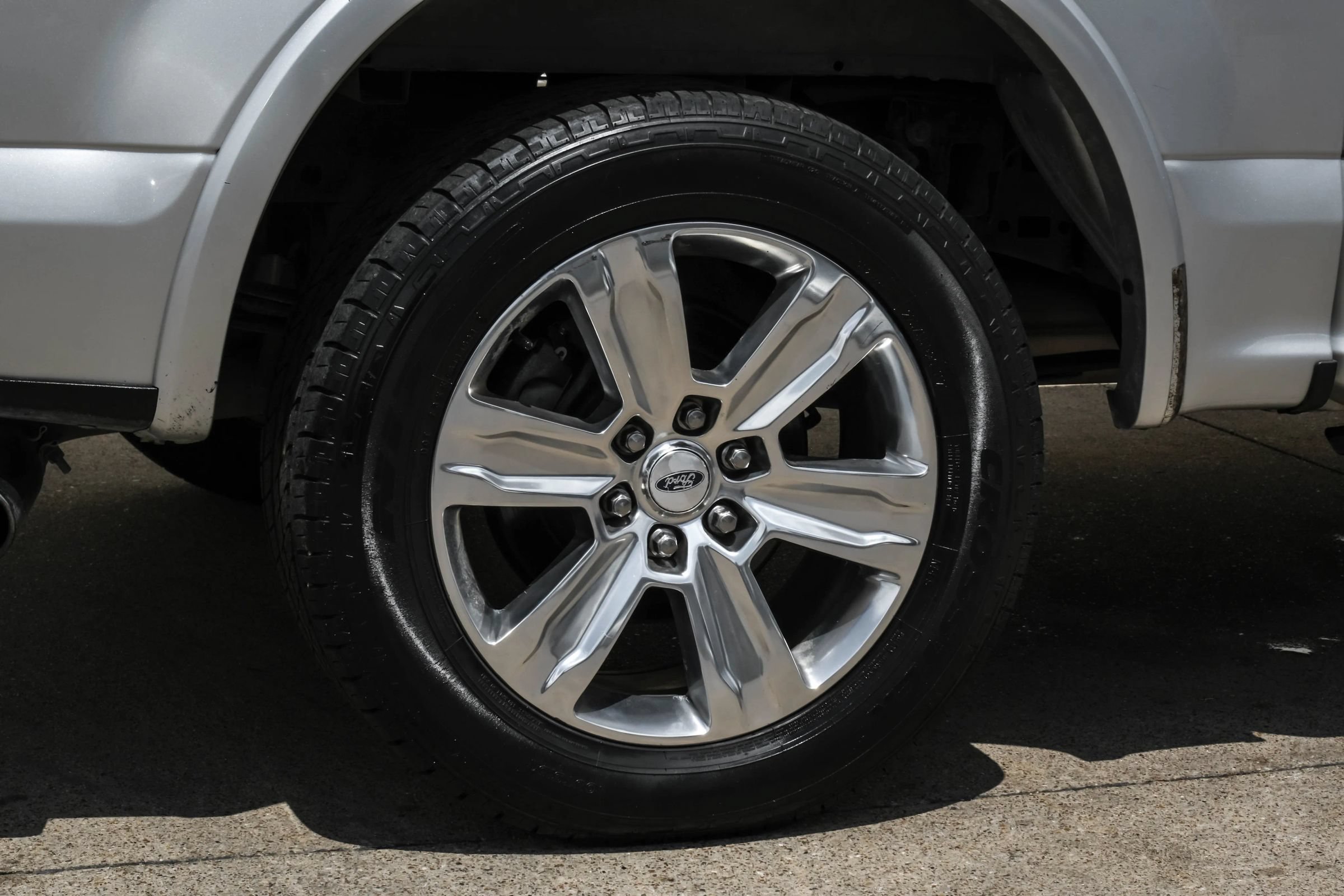 Used 2015 Ford F150 Platinum w/ Equipment Group 701A Luxury RWD image 49