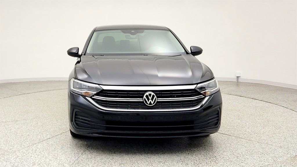 Used 2023 Volkswagen Jetta SE w/ Panoramic Sunroof Package image 2