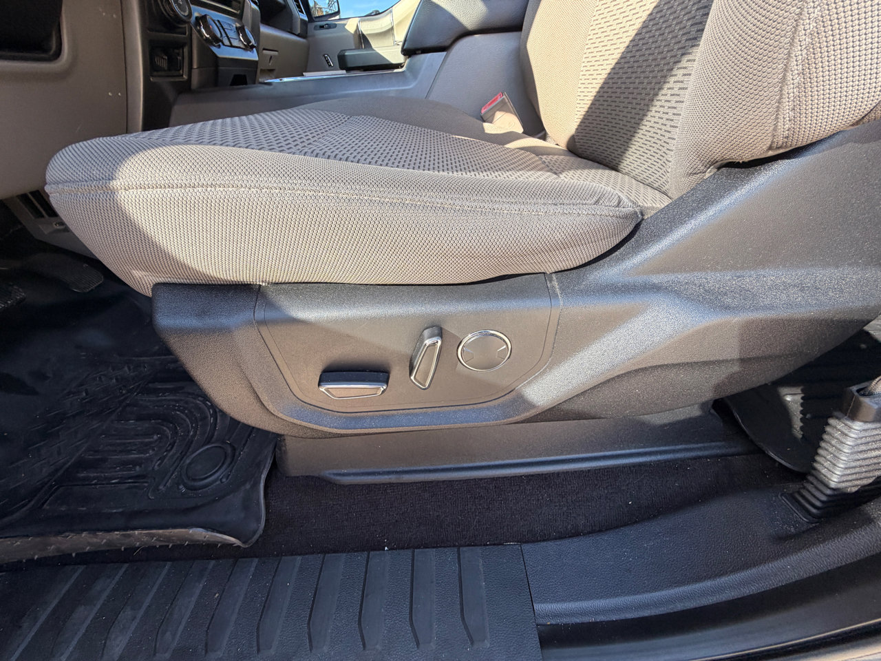 Used 2018 Ford F150 XLT w/ Equipment Group 302A Luxury image 16