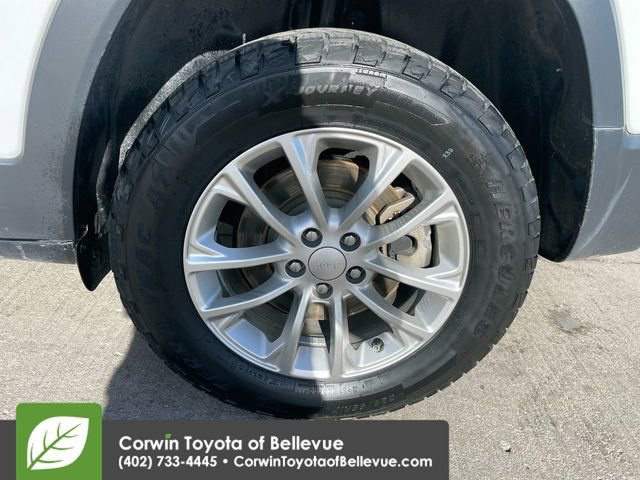 Used 2019 Jeep Cherokee Latitude w/ Popular Appearance Group image 23