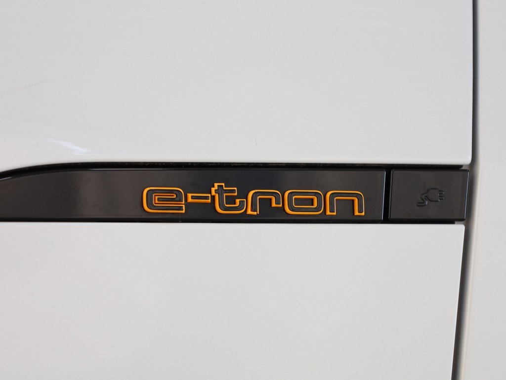 Used 2023 Audi e-tron Premium Plus w/ Premium Plus Package image 37