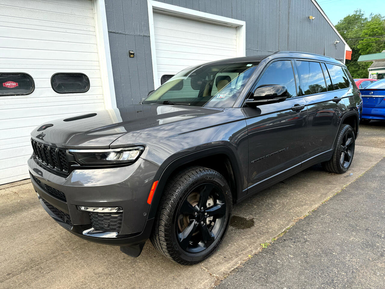 Used 2022 Jeep Grand Cherokee L Limited w/ Luxury Tech Group II image 1