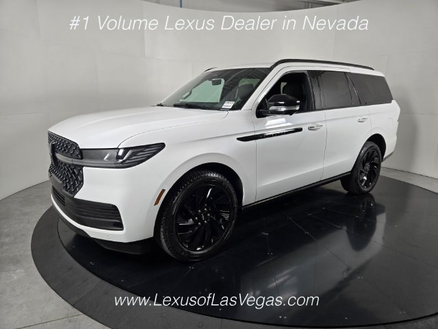 Used 2026 Lincoln Navigator Reserve w/ Jet Appearance Package AWD/4WD image 2