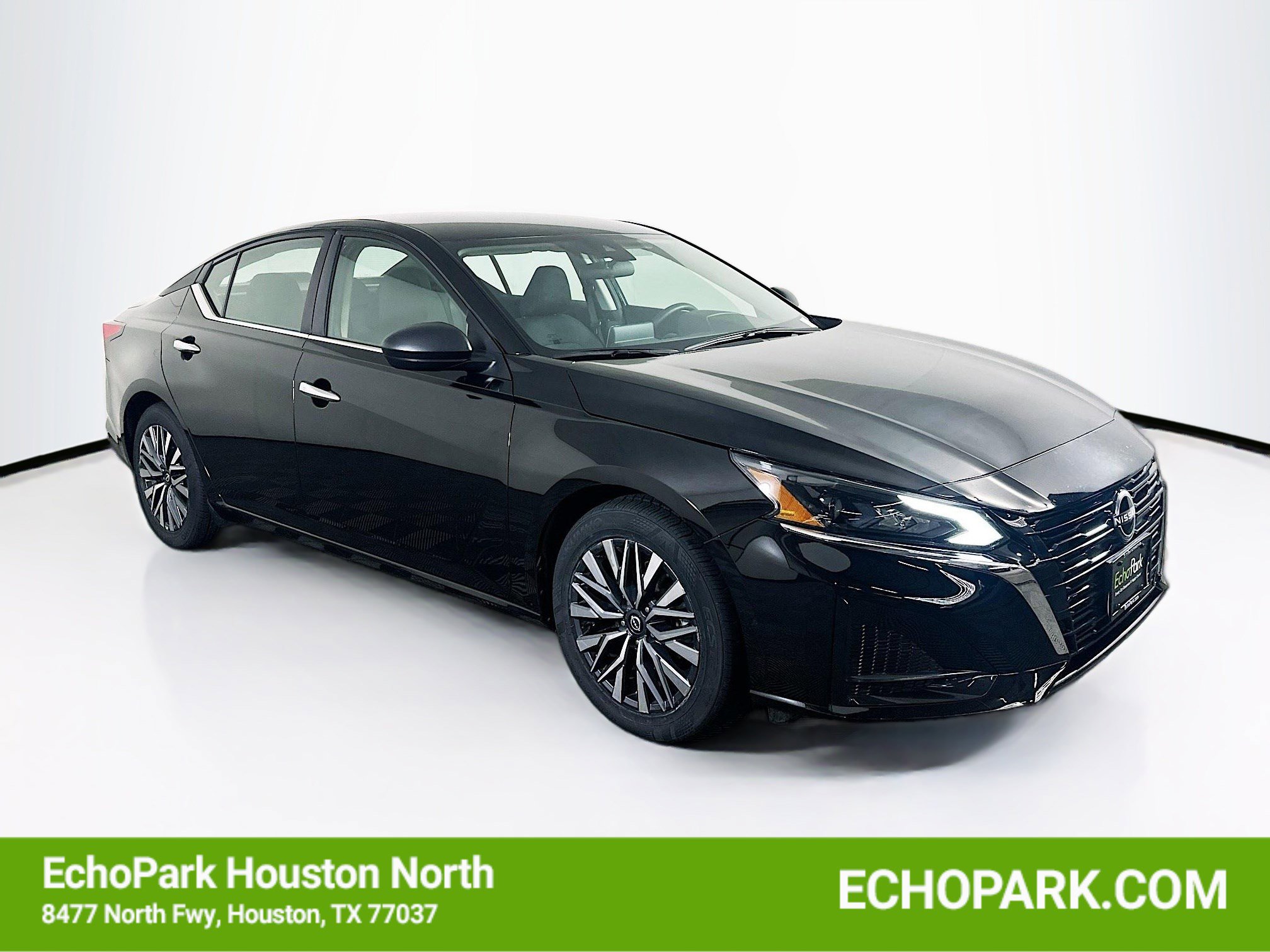 Used 2025 Nissan Altima 2.5 SV image 1