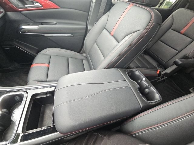 Used 2024 Chevrolet Traverse RS FWD image 30