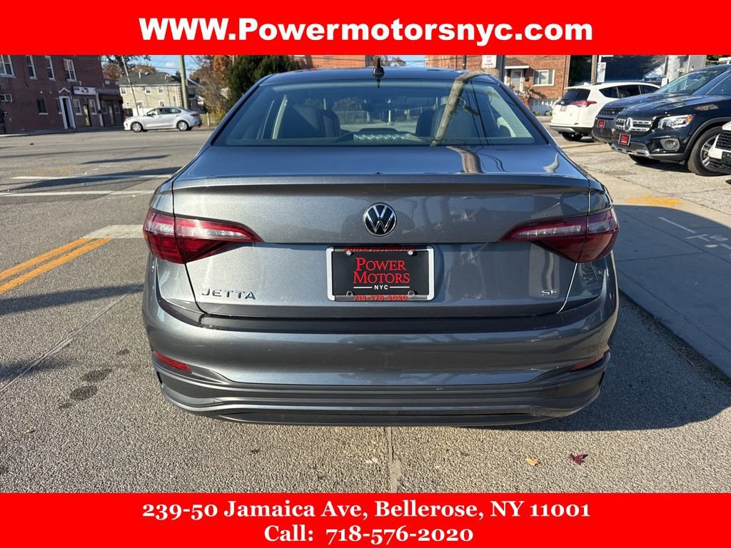Used 2022 Volkswagen Jetta SE image 4