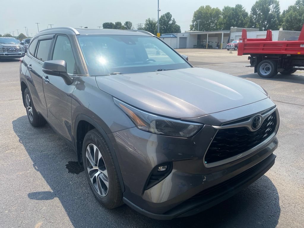 Used 2023 Toyota Highlander XLE AWD/4WD image 1