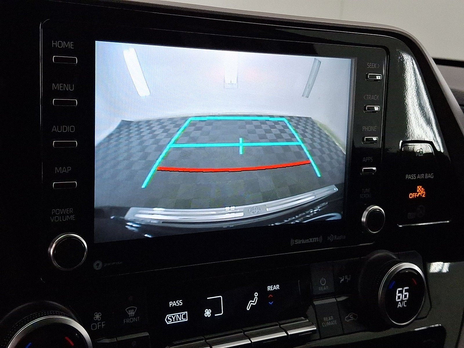 Used 2022 Toyota Highlander LE AWD/4WD image 7