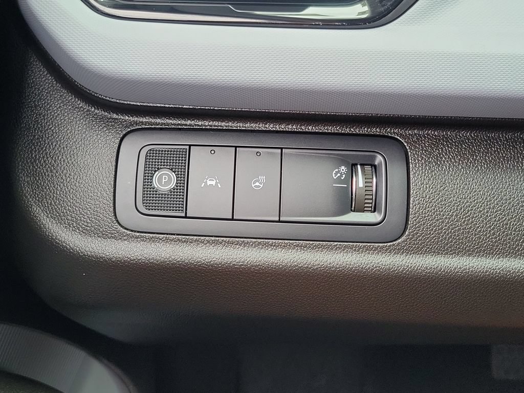 Used 2027 Chevrolet Bolt LT w/ Comfort Package FWD image 13