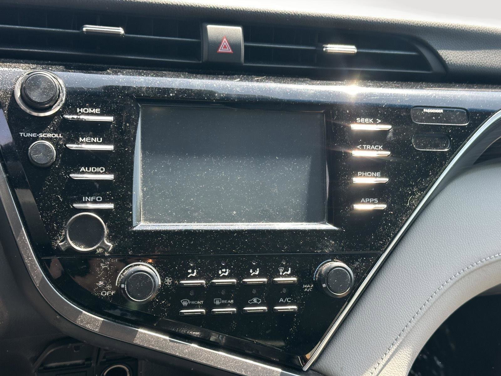 Used 2018 Toyota Camry XLE image 3