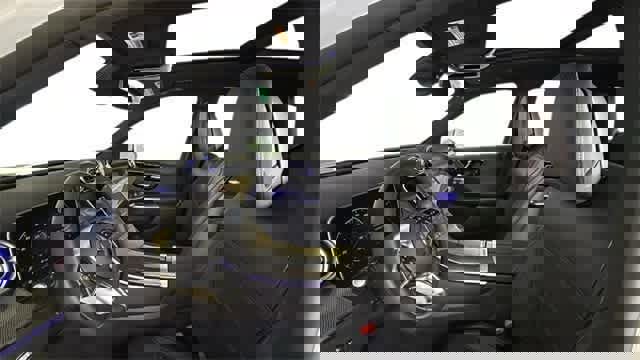 Used 2025 Mercedes-Benz GLC 300 4MATIC image 16