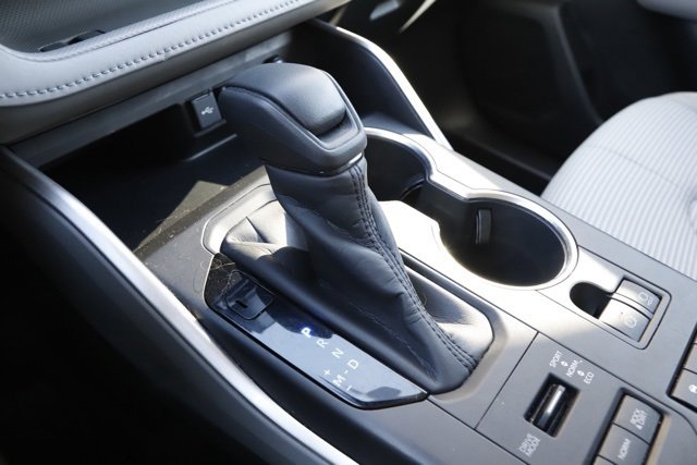 Used 2020 Toyota Highlander L image 27