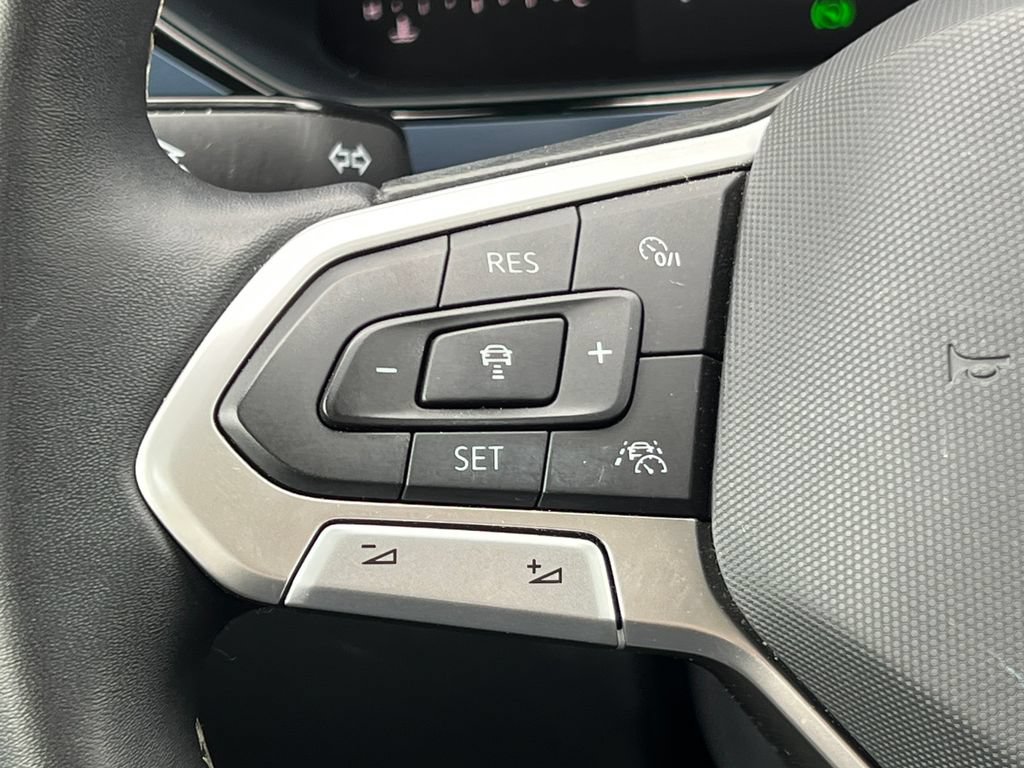 Used 2023 Volkswagen Taos SE w/ Panoramic Sunroof Package AWD/4WD image 18