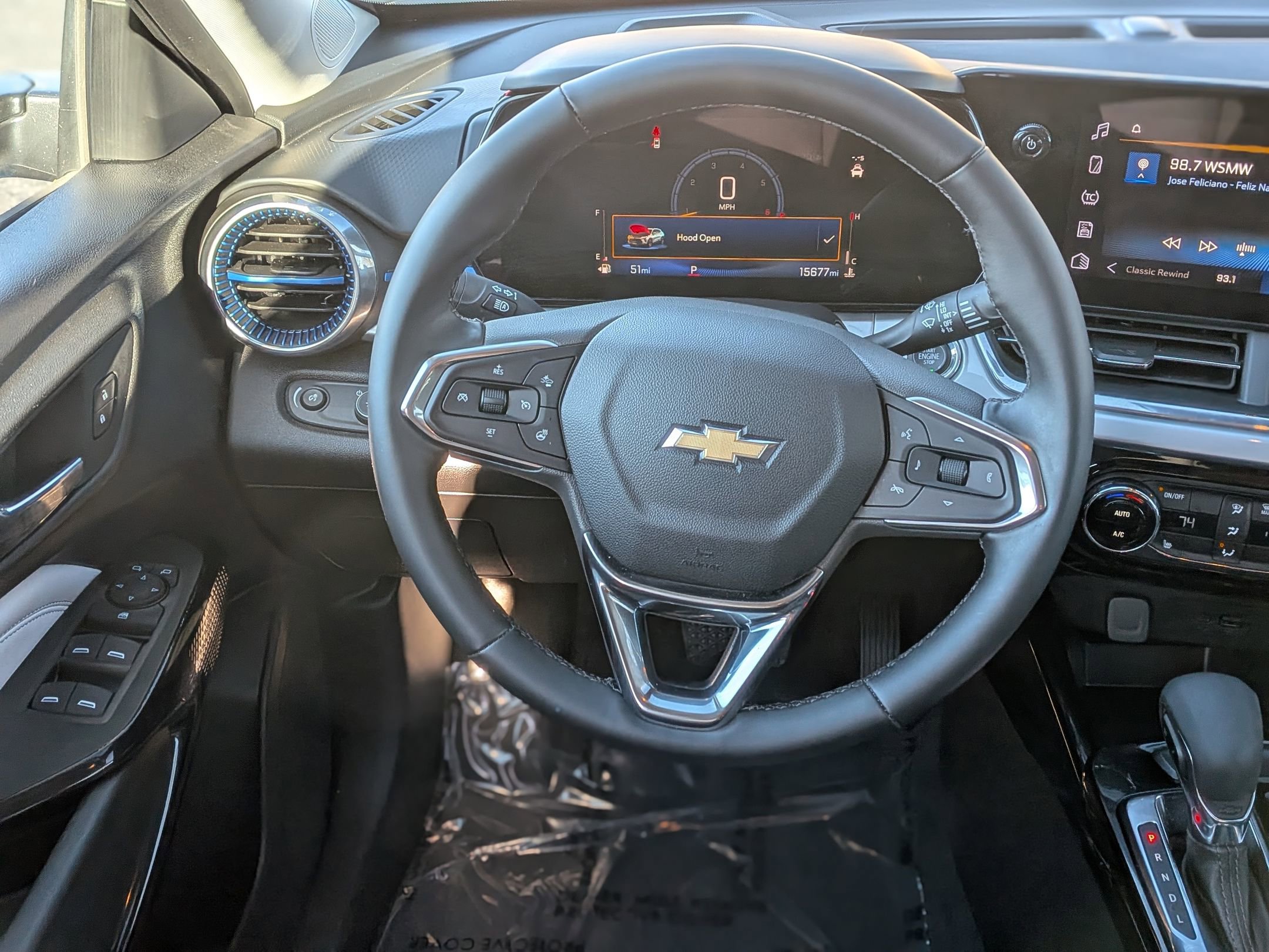 Certified 2025 Chevrolet Trax LT w/ LT Convenience Package image 20