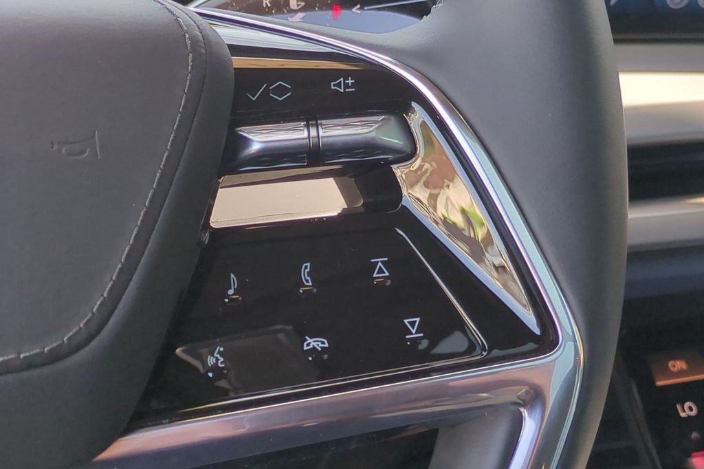 Certified 2026 Cadillac Vistiq Premium Luxury AWD/4WD image 28