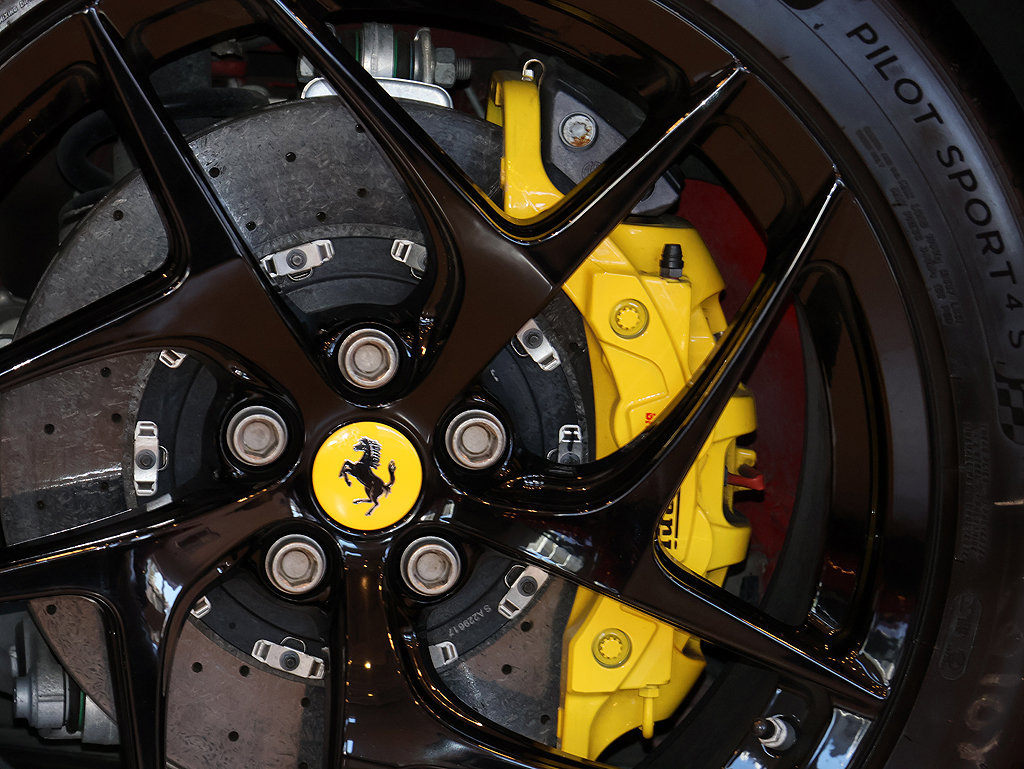 Certified 2018 Ferrari 812 Superfast RWD image 32