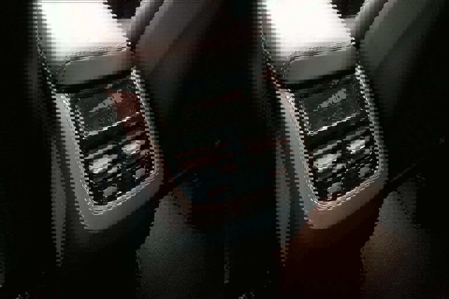 Used 2022 Volvo XC60 B5 Inscription w/ Advanced Package image 34