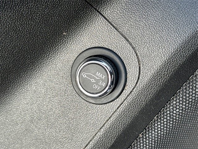 Used 2023 GMC Acadia SLT image 17