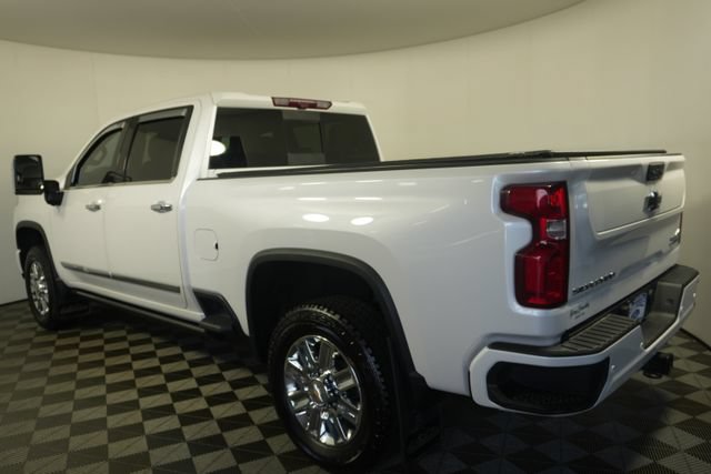 Used 2024 Chevrolet Silverado 3500 High Country w/ Technology Package AWD/4WD image 5