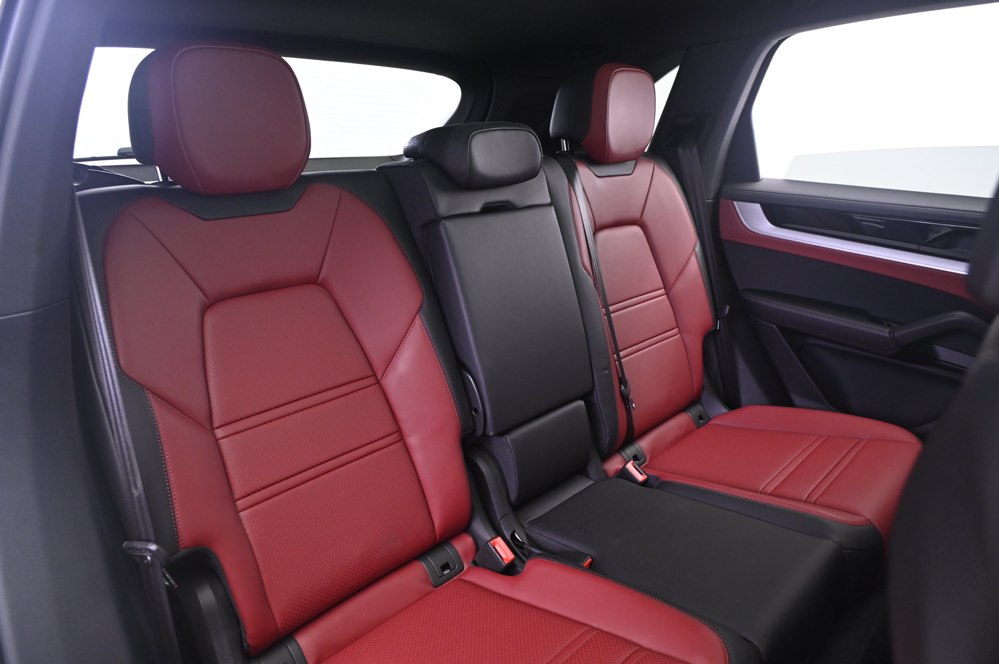 Certified 2025 Porsche Cayenne S AWD/4WD image 19