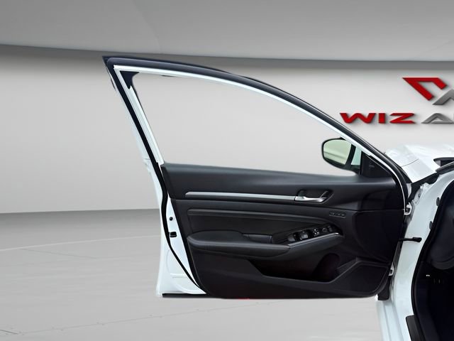 Used 2020 Nissan Altima 2.0 Platinum FWD image 11