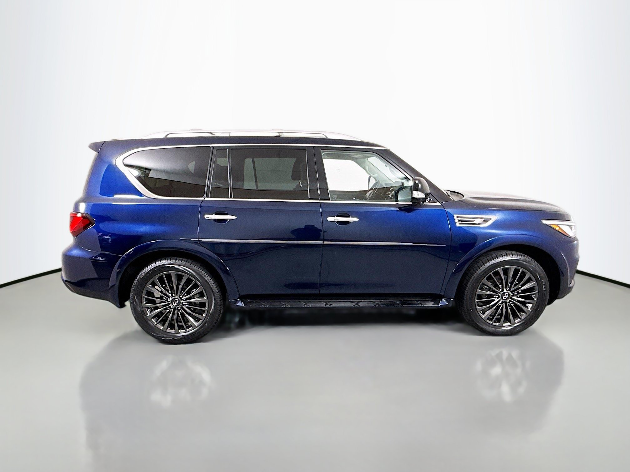 Used 2024 INFINITI QX80 Premium Select w/ Cargo Package AWD/4WD image 8