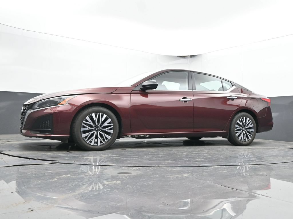 Used 2024 Nissan Altima 2.5 SV FWD image 46
