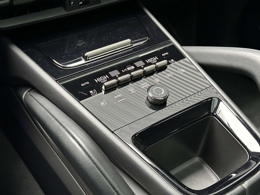 Certified 2025 Porsche Cayenne Turbo image 29